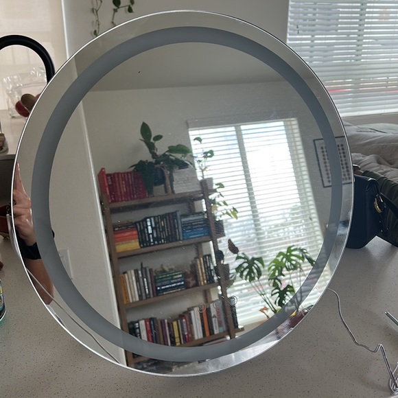 Vanity - Picture 3 of 5